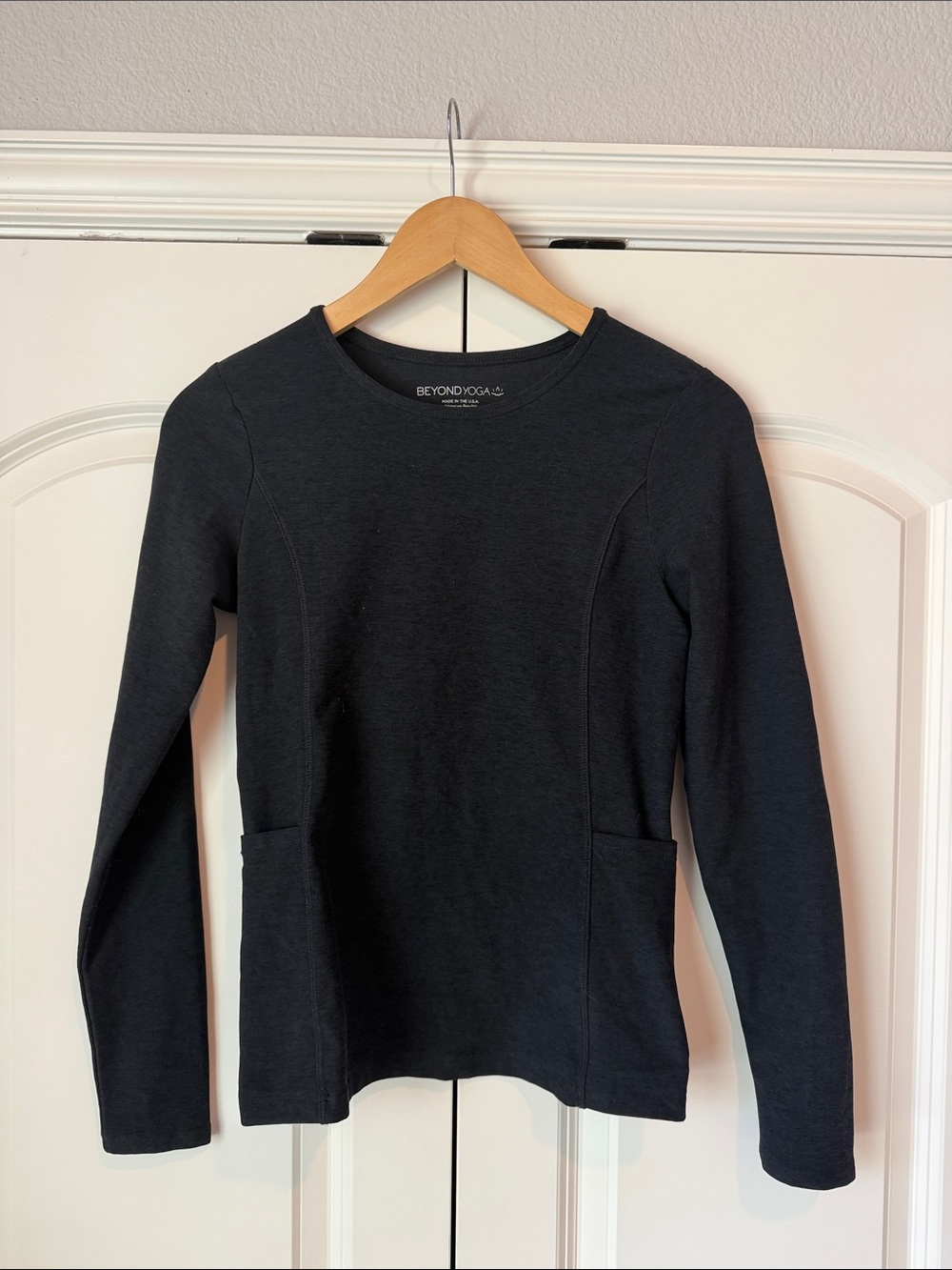 Beyond Yoga Black Long Sleeve Top with Pockets Size Small